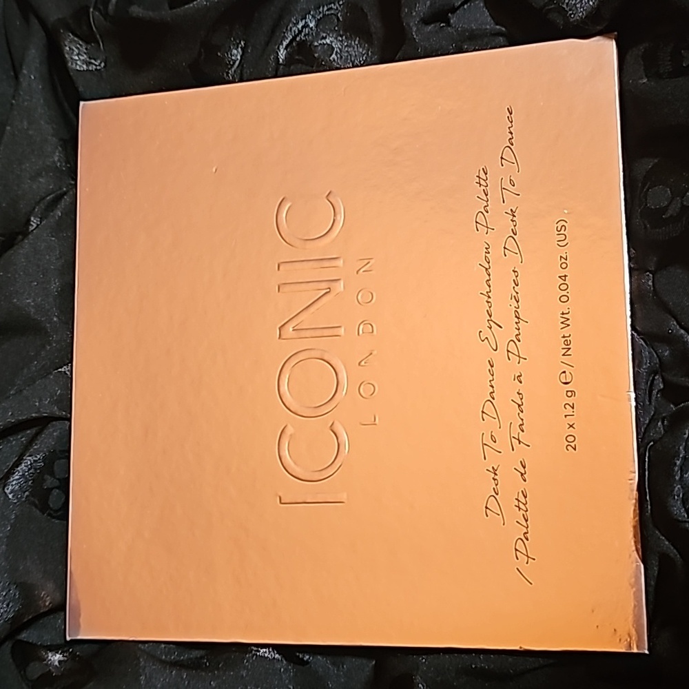 ICONIC LONDON - DESK TO DANCE EYESHADOW PALETTE